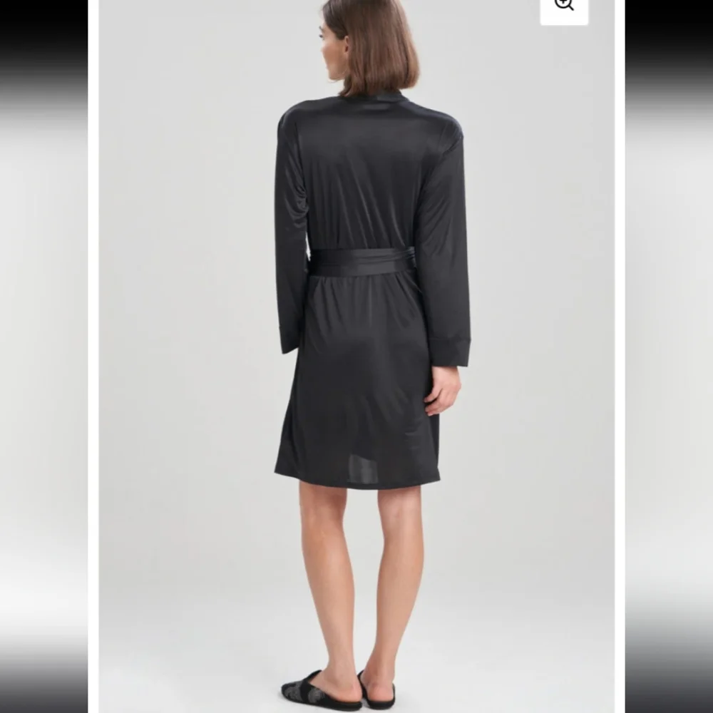 Natori Aphrodite Black Satin Women's Robe - Picture 3 of 5